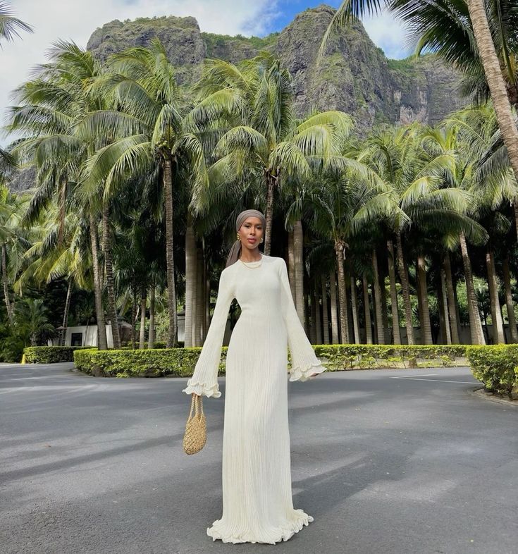 40 Travel Outfits for Women in Summer